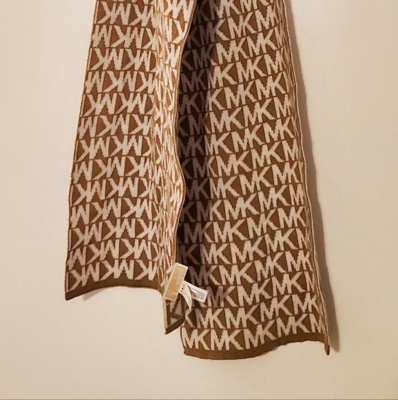 Michael Kors Tan and White Logomania Knitted Winter Scarf - Picture 9 of 9